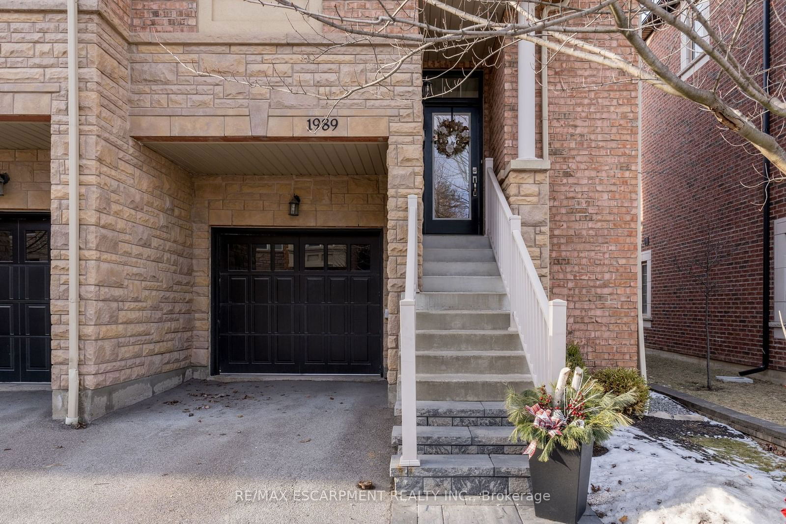 Townhouse sold at 1989 Oana Drive, Mississauga, Clarkson, L5J 0A5 - MLS: W11954347