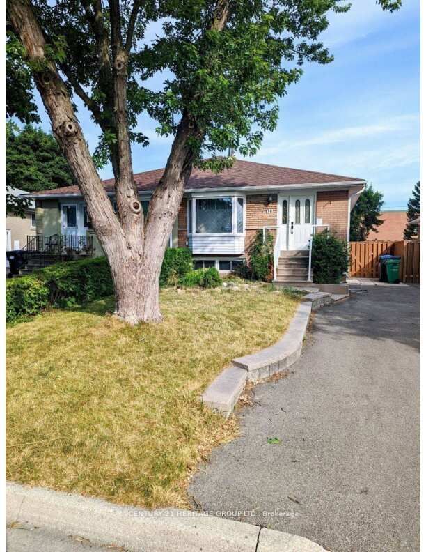 Semi-Detached House for lease at 70 Sanford Crescent, Brampton, Northwood Park, L6X 2C3 - MLS: W11954357