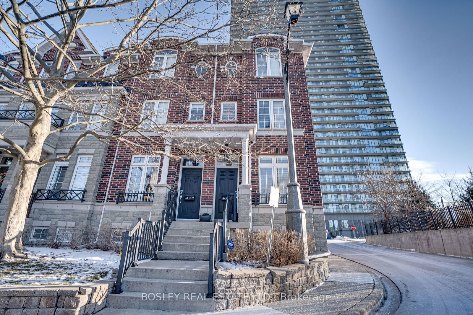 Townhouse sold at TH 94-117B The Queensway, Toronto, High Park-Swansea, M6S 5B7 - MLS: W11954598