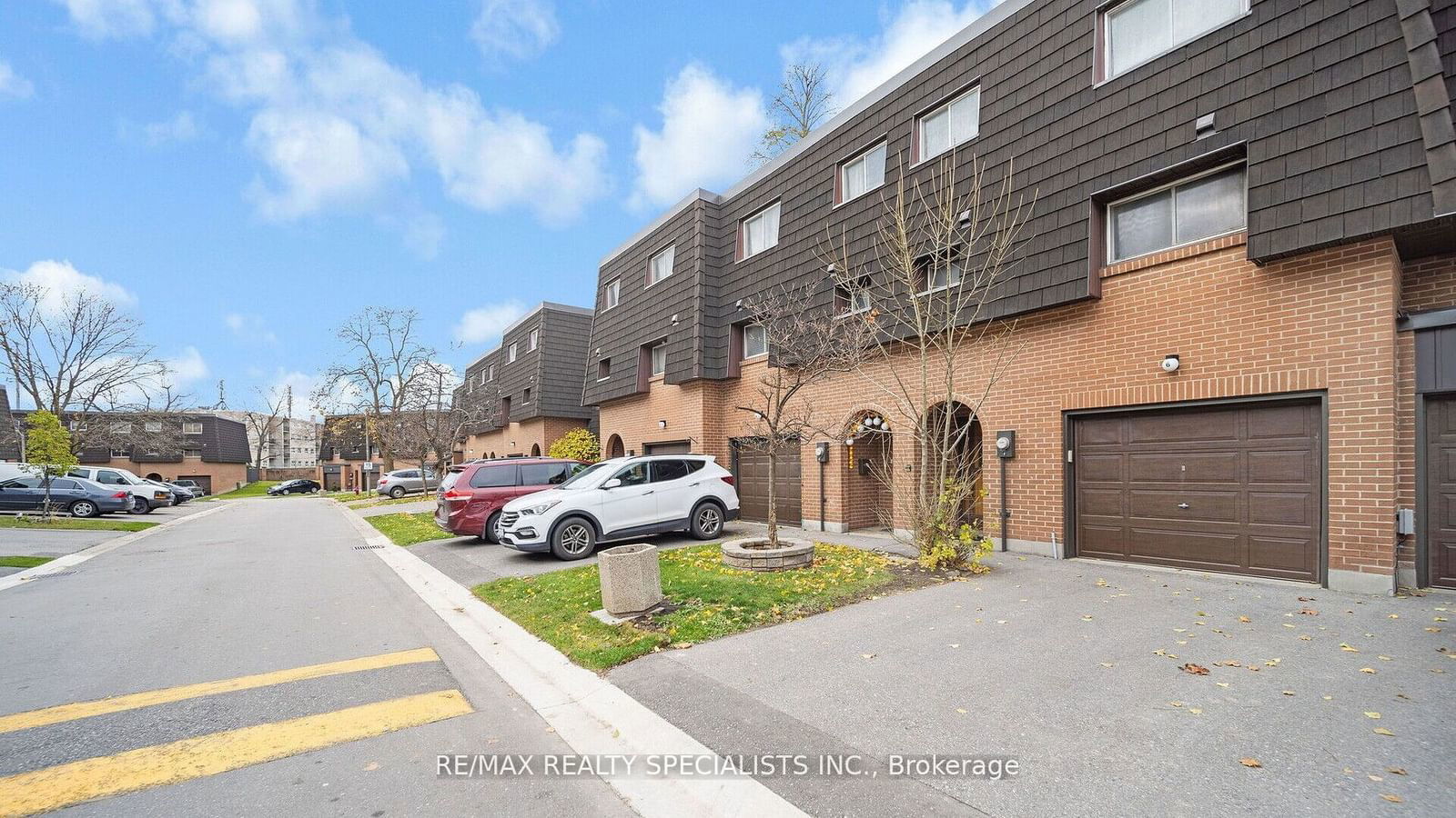 Townhouse for sale at 6 Darras Court, Brampton, Southgate, L6T 1W7 - MLS: W11954752