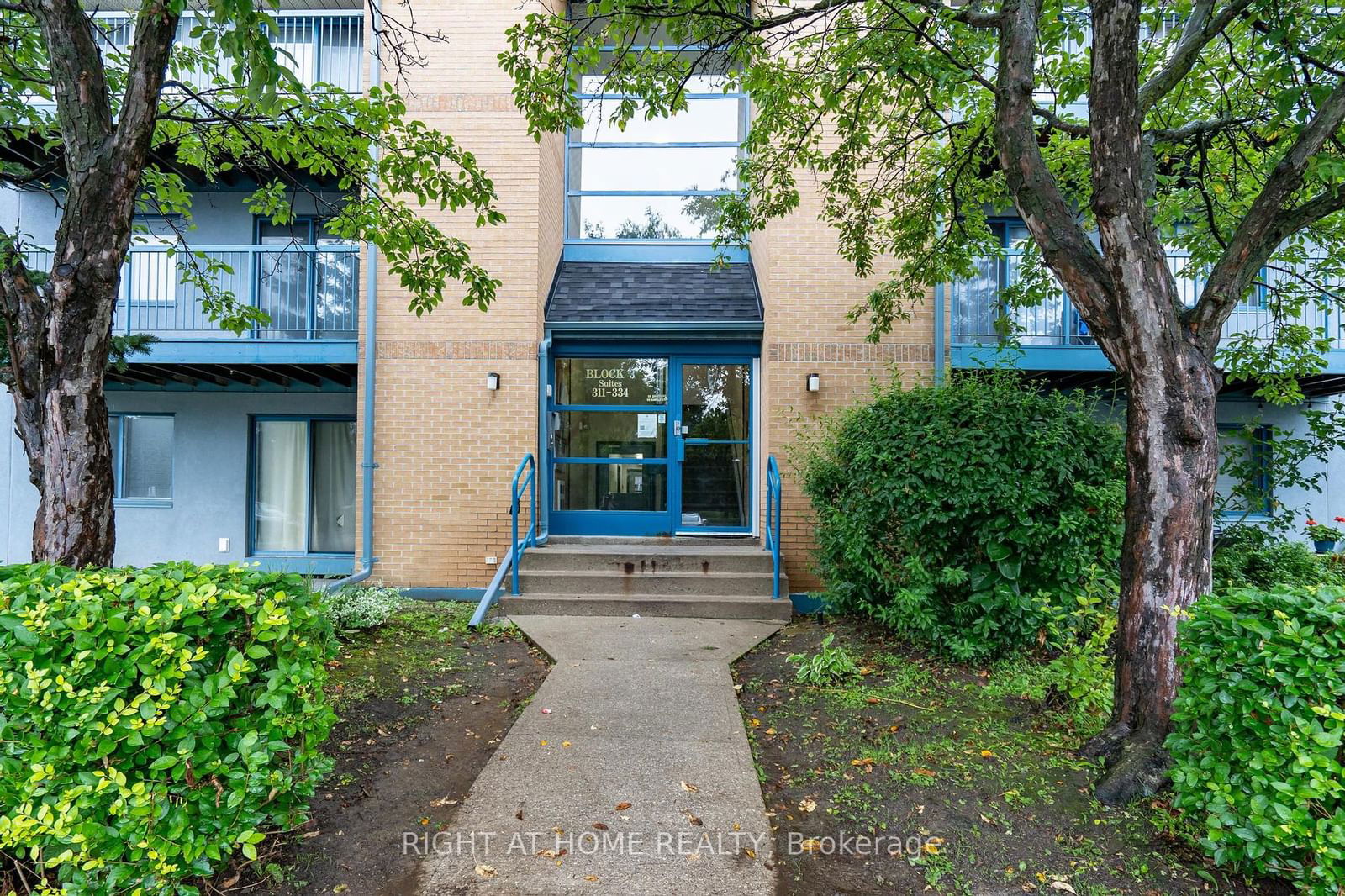 Condo for lease at 323-65 Trailwood Drive, Mississauga, Hurontario, L4Z 3L1 - MLS: W11954777