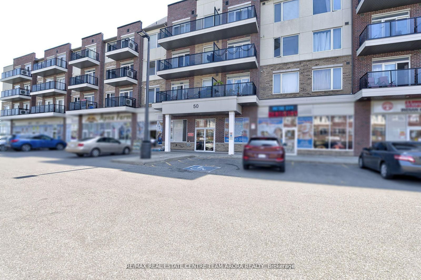 Condo sold at 202-50 Sky Harbour Drive, Brampton, Bram West, L6Y 6B8 - MLS: W11954955