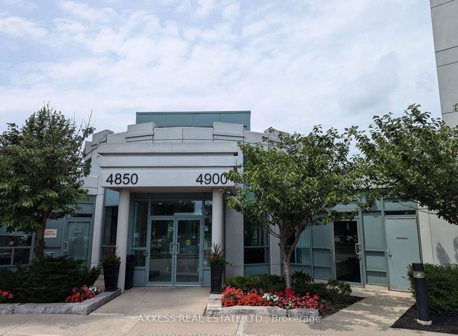 Condo for lease at 101-4850 Glen Erin Dr Drive, Mississauga, Erin Mills, L5M 7S1 - MLS: W11954959