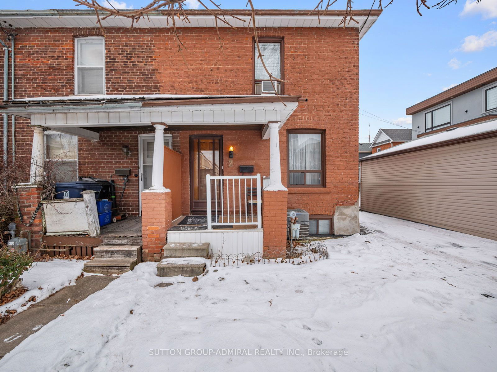 Townhouse sold at 2 Gray Avenue, Toronto, Rockcliffe-Smythe, M6N 4S6 - MLS: W11954971