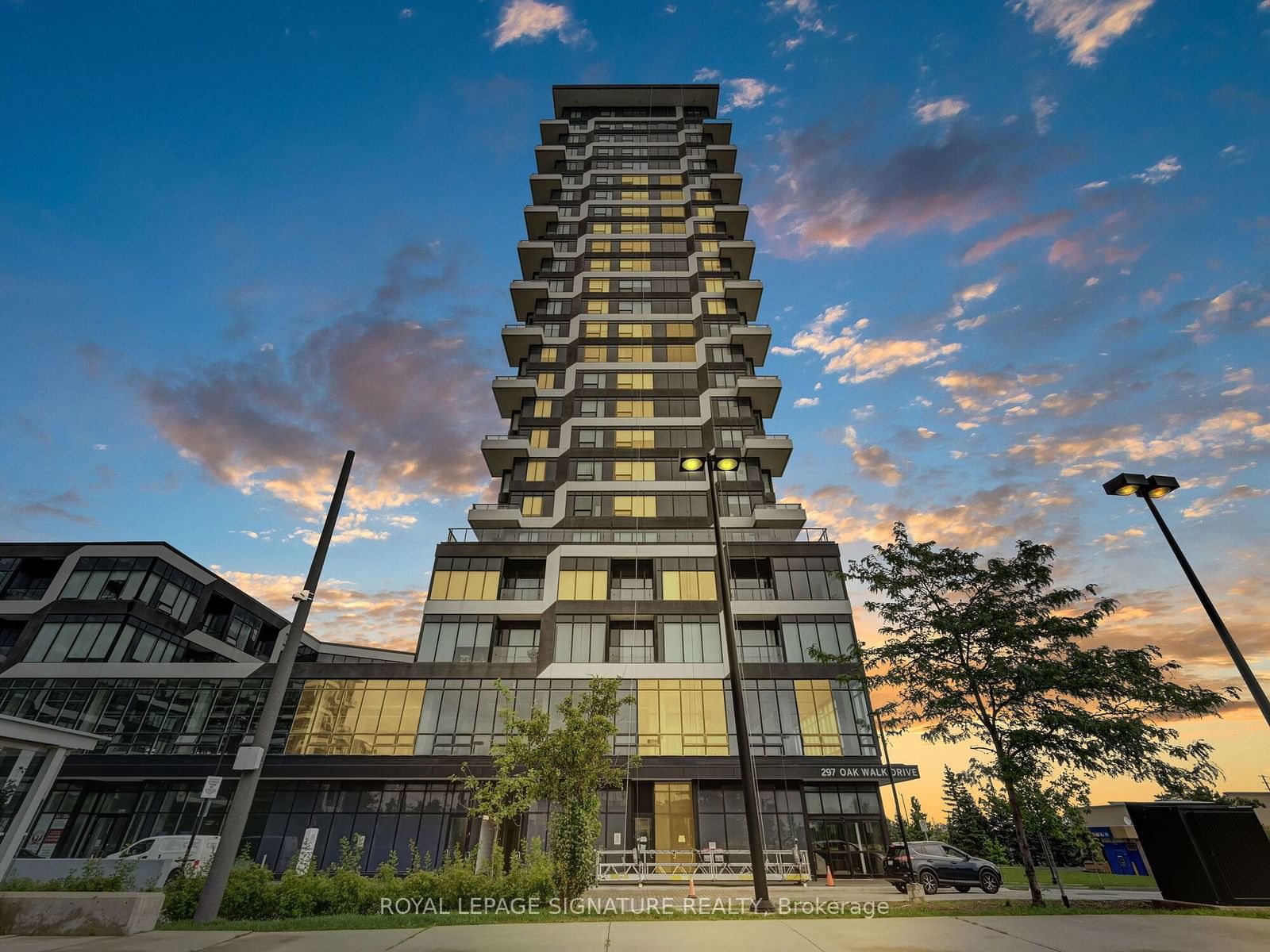 Condo for sale at 318-297 Oak Walk Drive, Oakville, Uptown Core, L6H 3R6 - MLS: W11955365