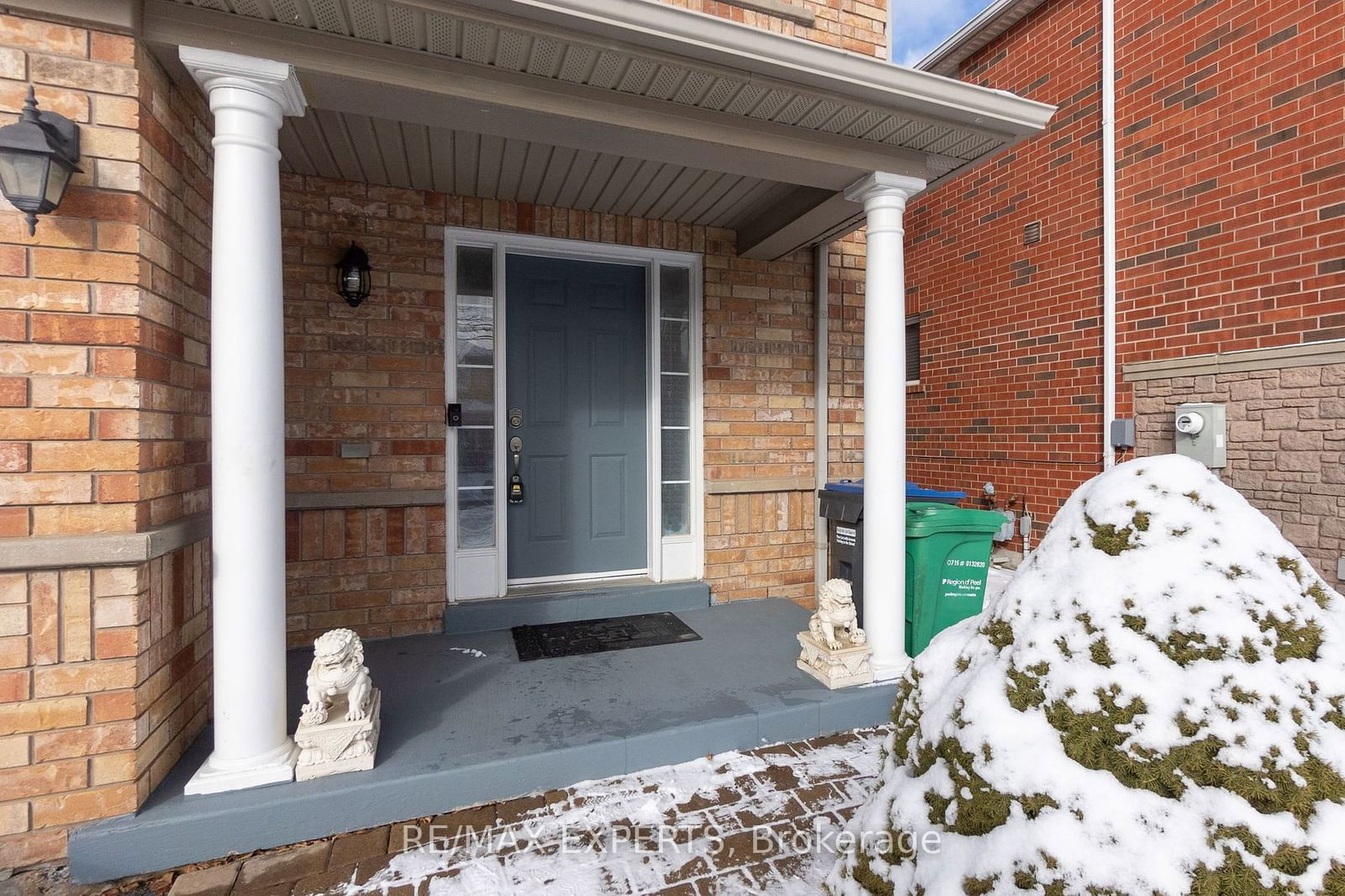 Semi-Detached House for sale at 16 Vermont Road, Brampton, Fletcher's Meadow, L7A 3G3 - MLS: W11955466