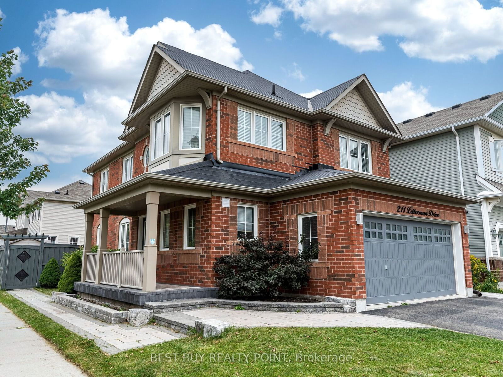 Detached House for sale at 211 Leiterman Drive, Milton, Willmott, L9T 8B8 - MLS: W11955499