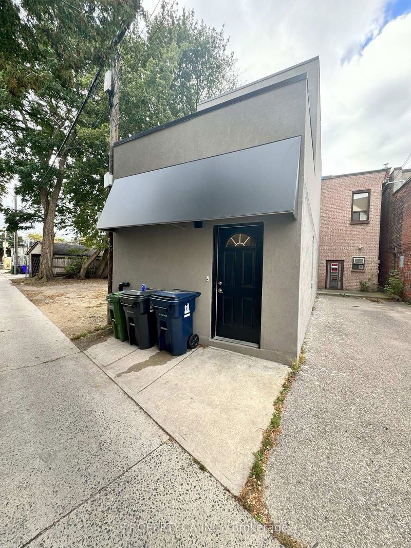 home for lease on 2-3100 Dundas Street W