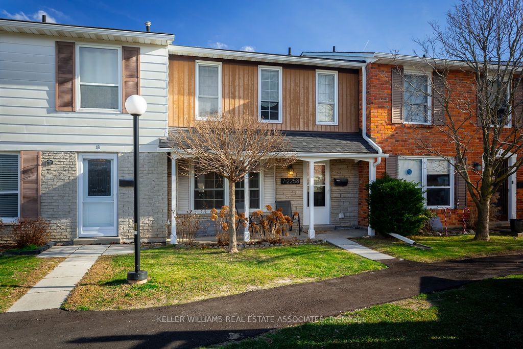 Townhouse for sale at 7-2258 Upper Middle Road, Burlington, Brant Hills, L7P 2Z9 - MLS: W11955601