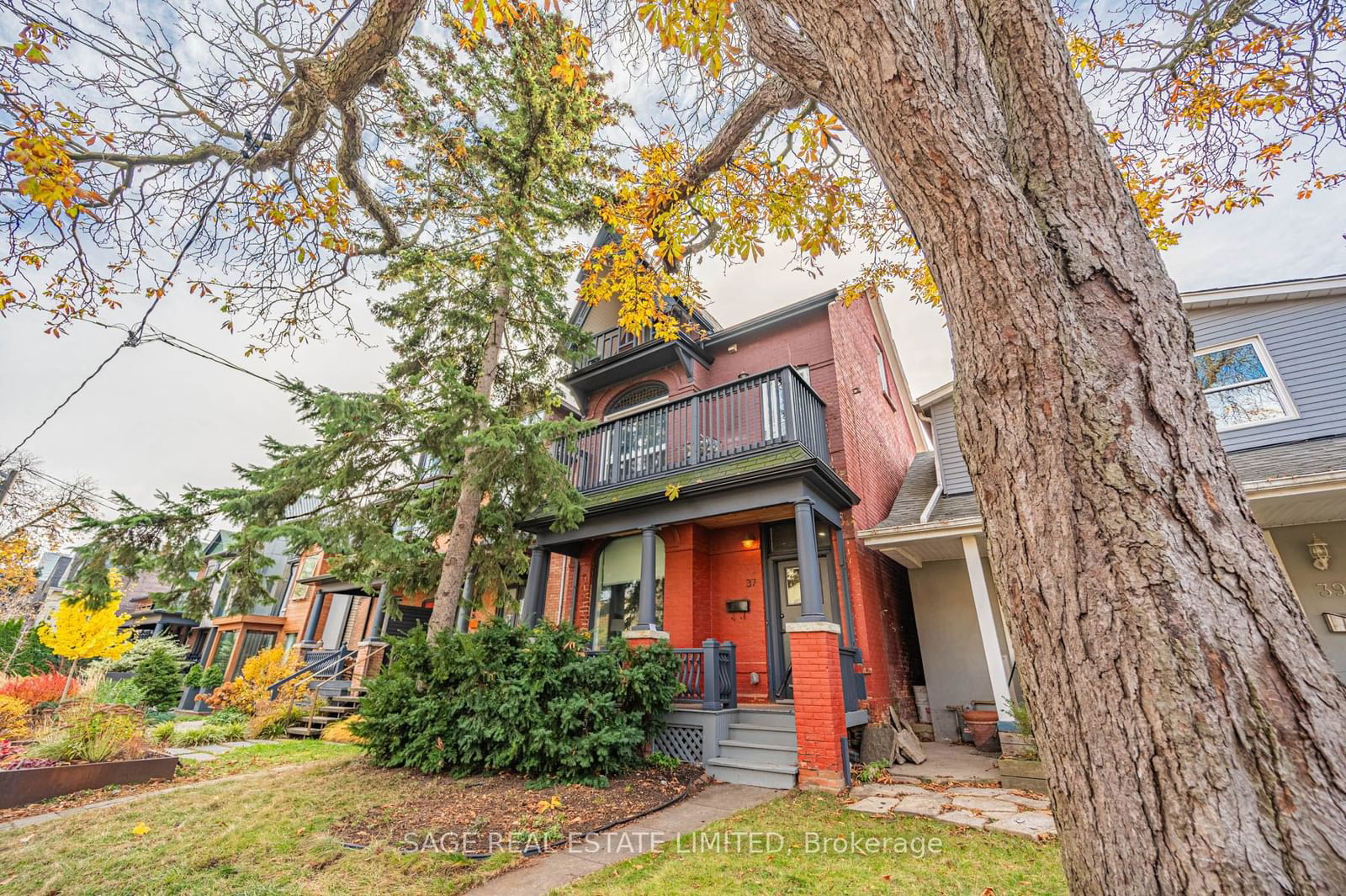 Detached House sold at 37 Garden Avenue, Toronto, Roncesvalles, M6R 1H5 - MLS: W11955639