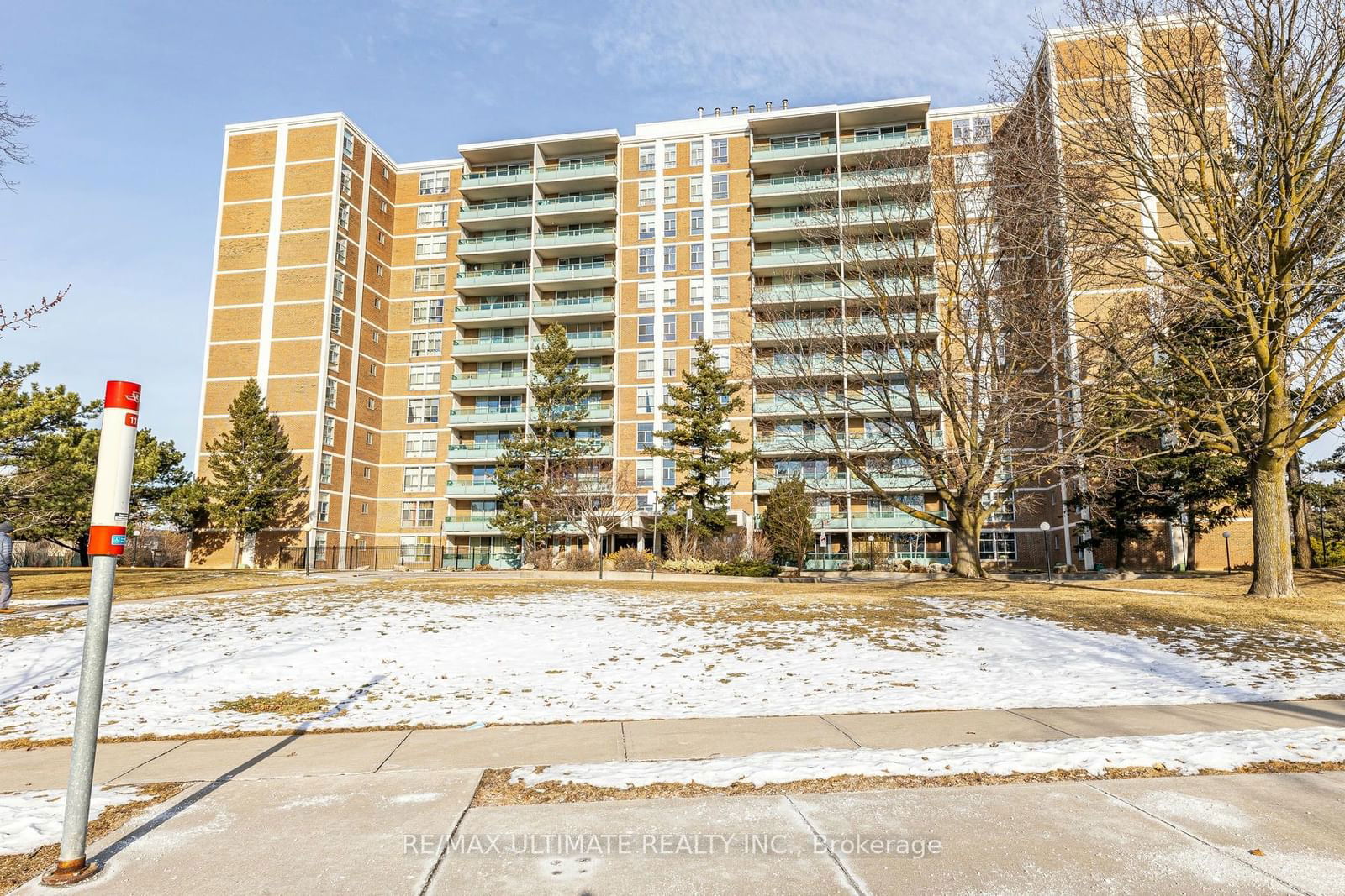 Condo for sale at 302-44 Longbourne Drive, Toronto, Willowridge-Martingrove-Richview, M9R 2M7 - MLS: W11955674