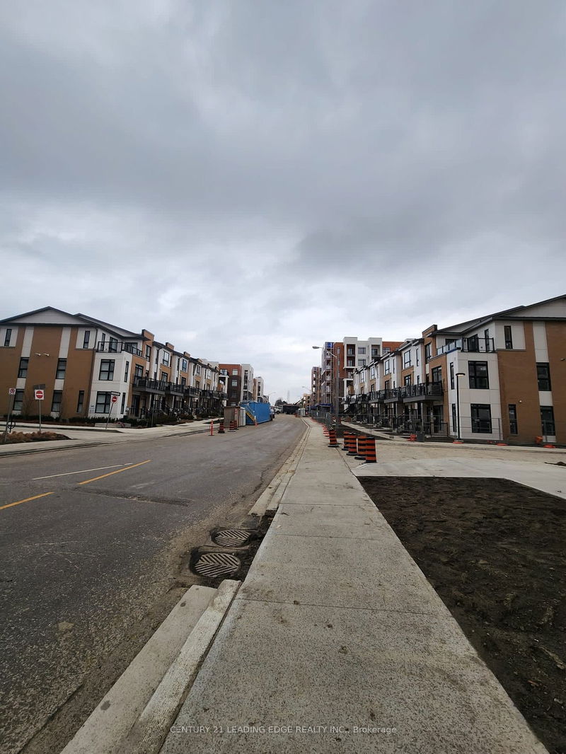 home for lease on 515-165 Canon Jackson Drive W
