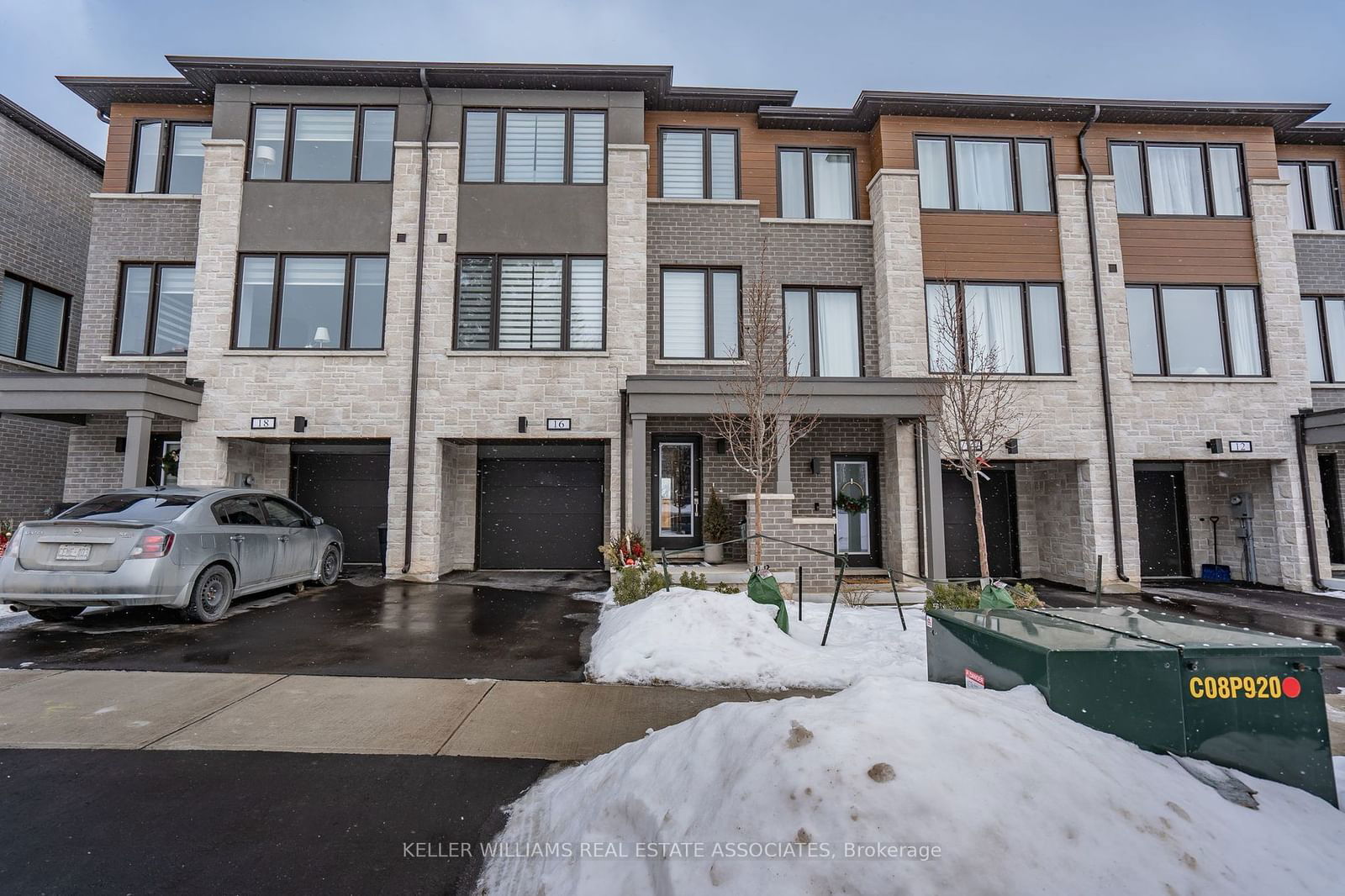 Townhouse for lease at 16 Humberstone Drive, Halton Hills, Georgetown, L7G 0P5 - MLS: W11956188