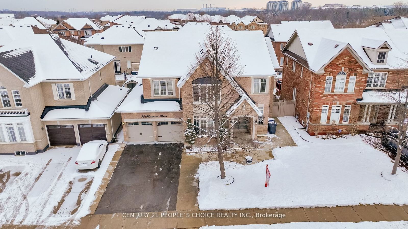 Detached House for sale at 39 Huntspoint Drive, Brampton, Bram East, L6P 2E9 - MLS: W11956263