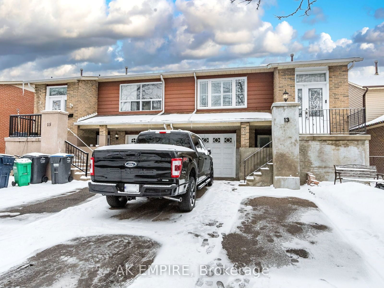 Semi-Detached House for sale at 13 Foxacre Row, Brampton, Madoc, L6V 3V7 - MLS: W11956625