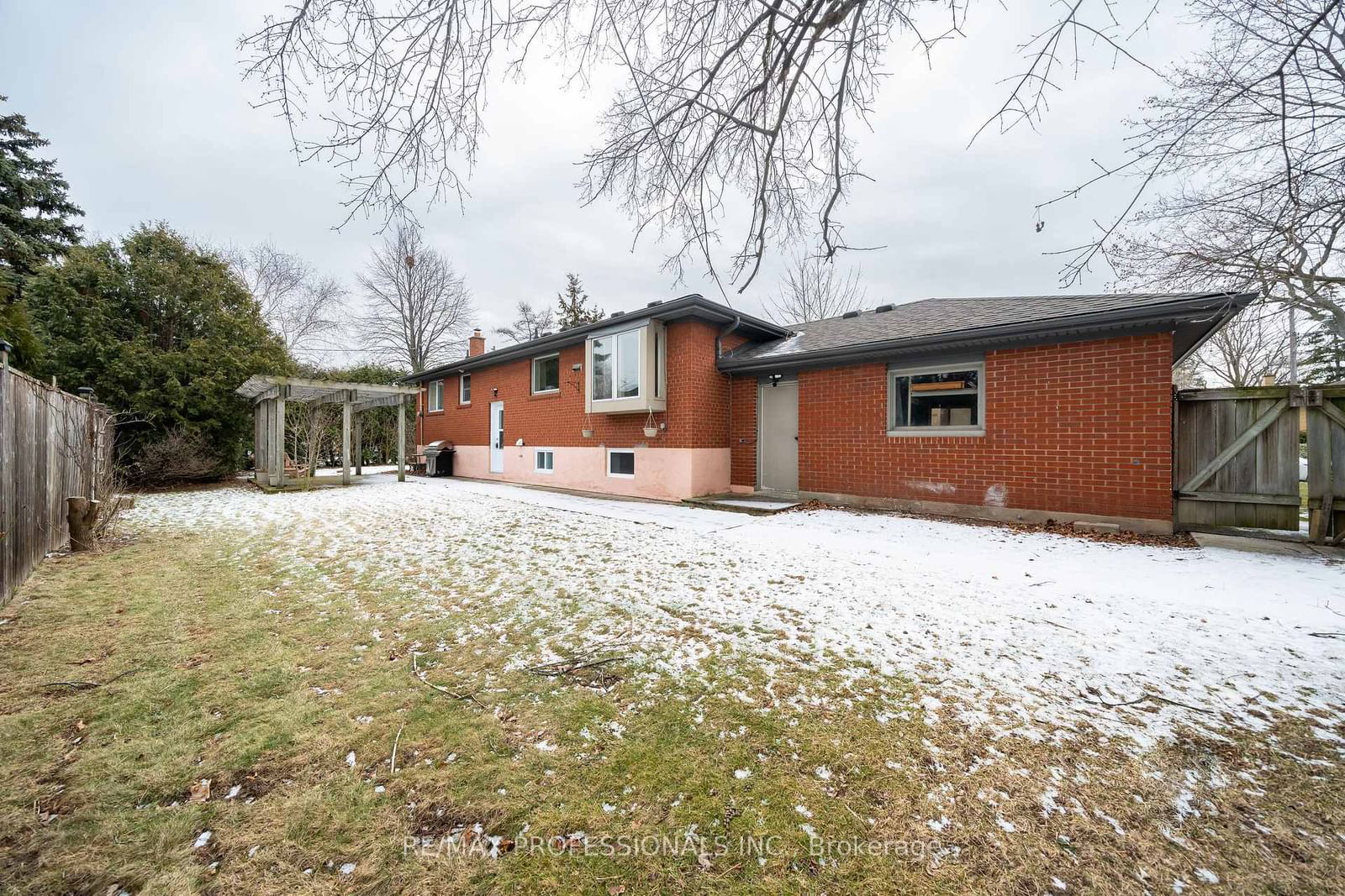 Detached House for lease at 635 Peele Boulevard, Burlington, Brant, L7R 3B8 - MLS: W11956626