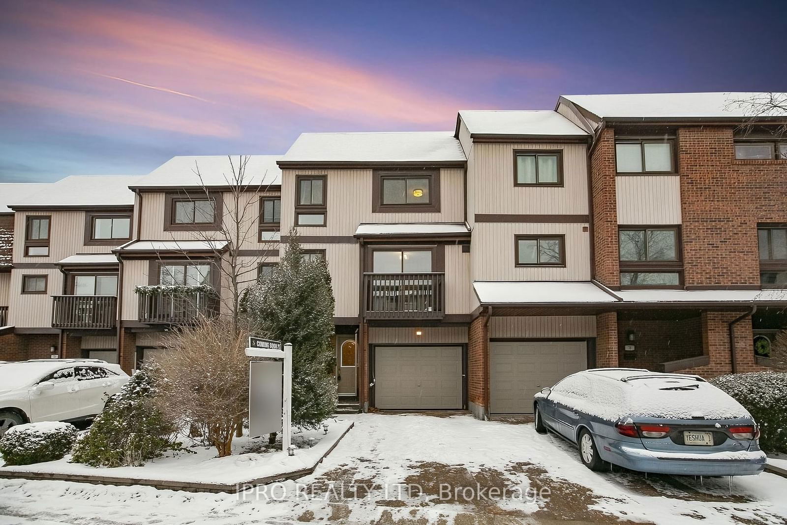 Townhouse for sale at 75-1080 Walden Circle, Mississauga, Clarkson, L5J 4J9 - MLS: W11956735