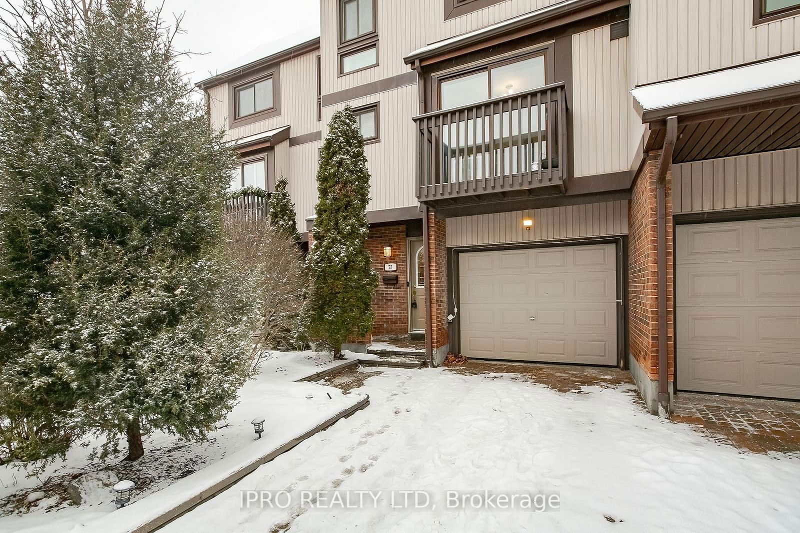 Townhouse for sale at 75-1080 Walden Circle, Mississauga, Clarkson, L5J 4J9 - MLS: W11956735