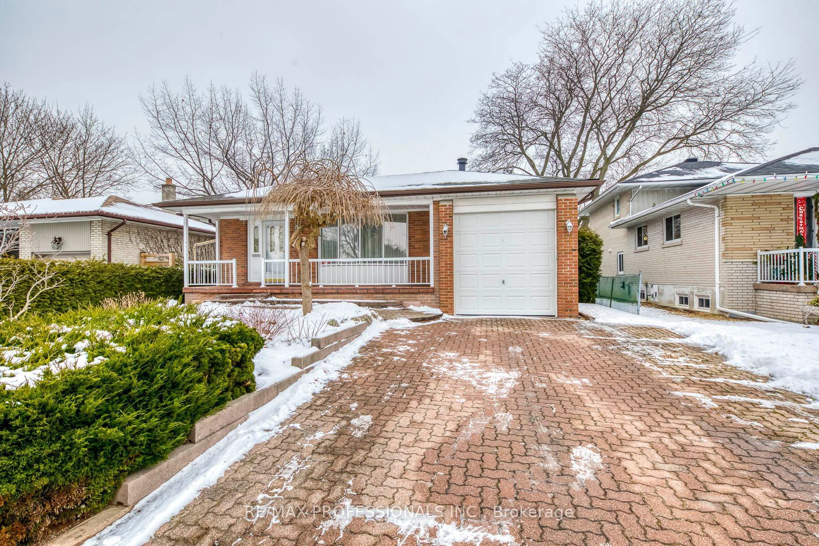 Detached House for sale at 103 Carsbrooke Road, Toronto, Etobicoke West Mall, M9C 3C9 - MLS: W11956746