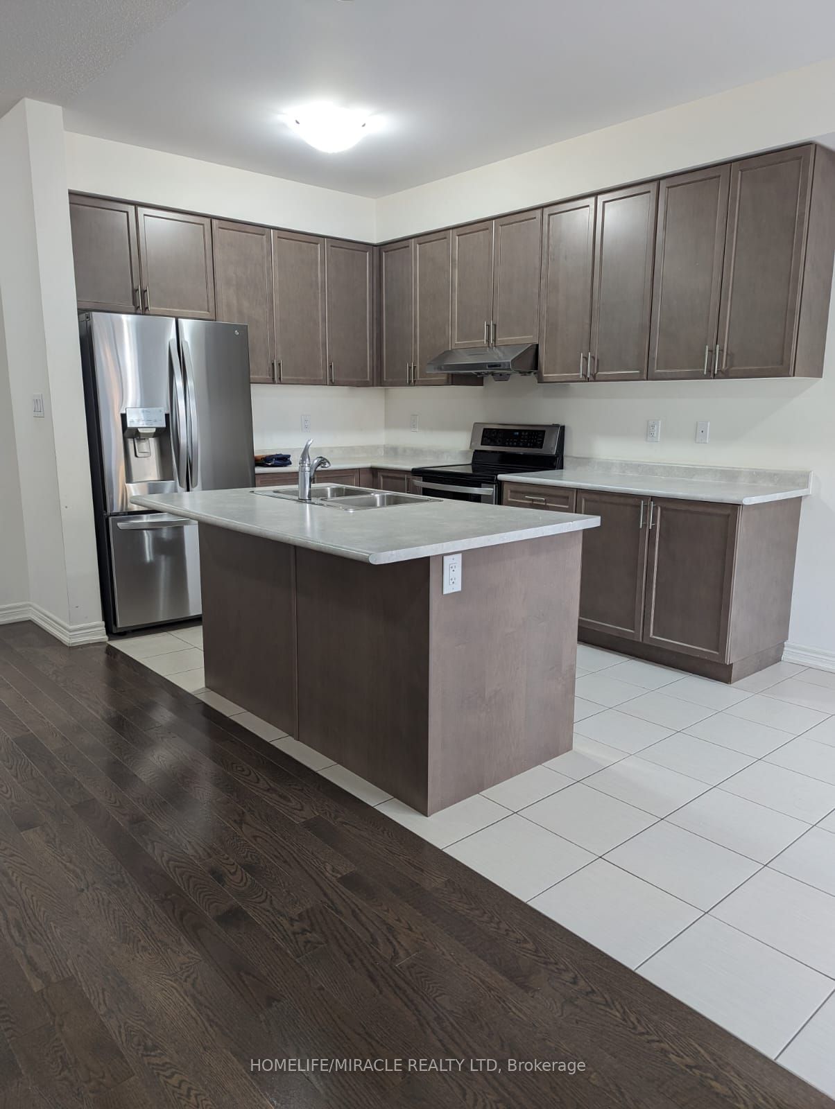 Semi-Detached House for lease at UPPERS (Exclude Basement)-14 Germain Circle, Brampton, Credit Valley, L6X 5K4 - MLS: W11956838