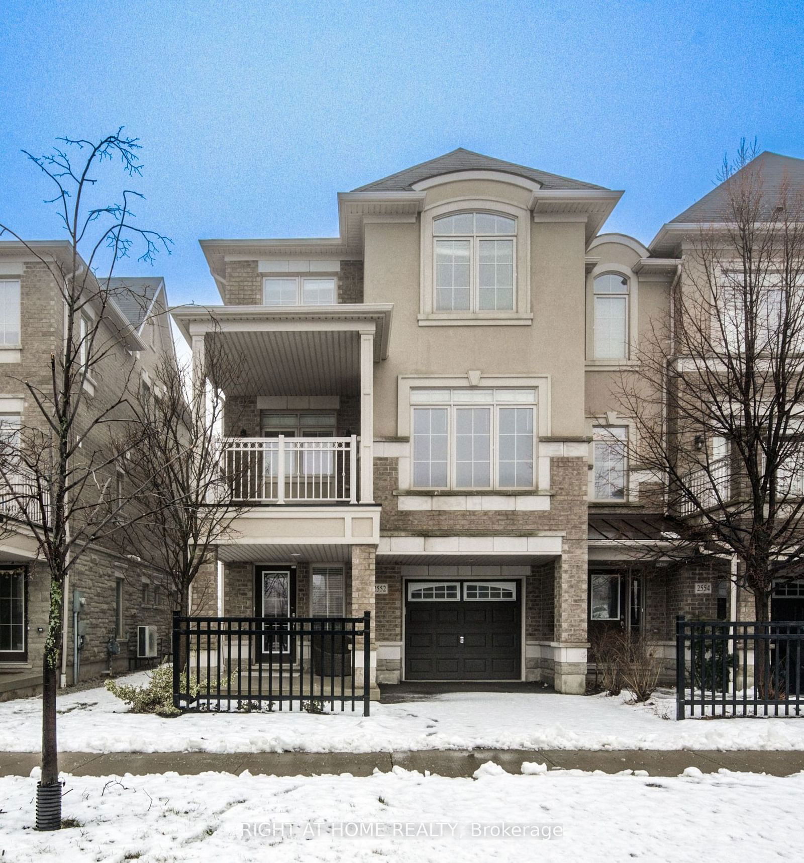 Townhouse for lease at 2552 Grand Oak Trail, Oakville, 1019 - WM Westmount, L6M 0S3 - MLS: W11956959