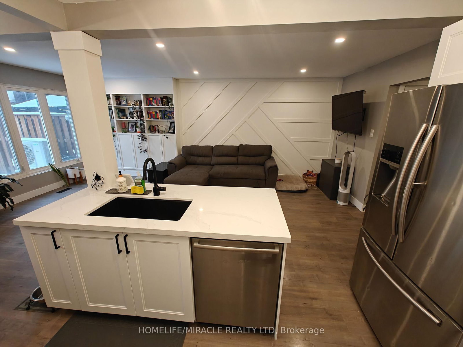 Listing Image 7