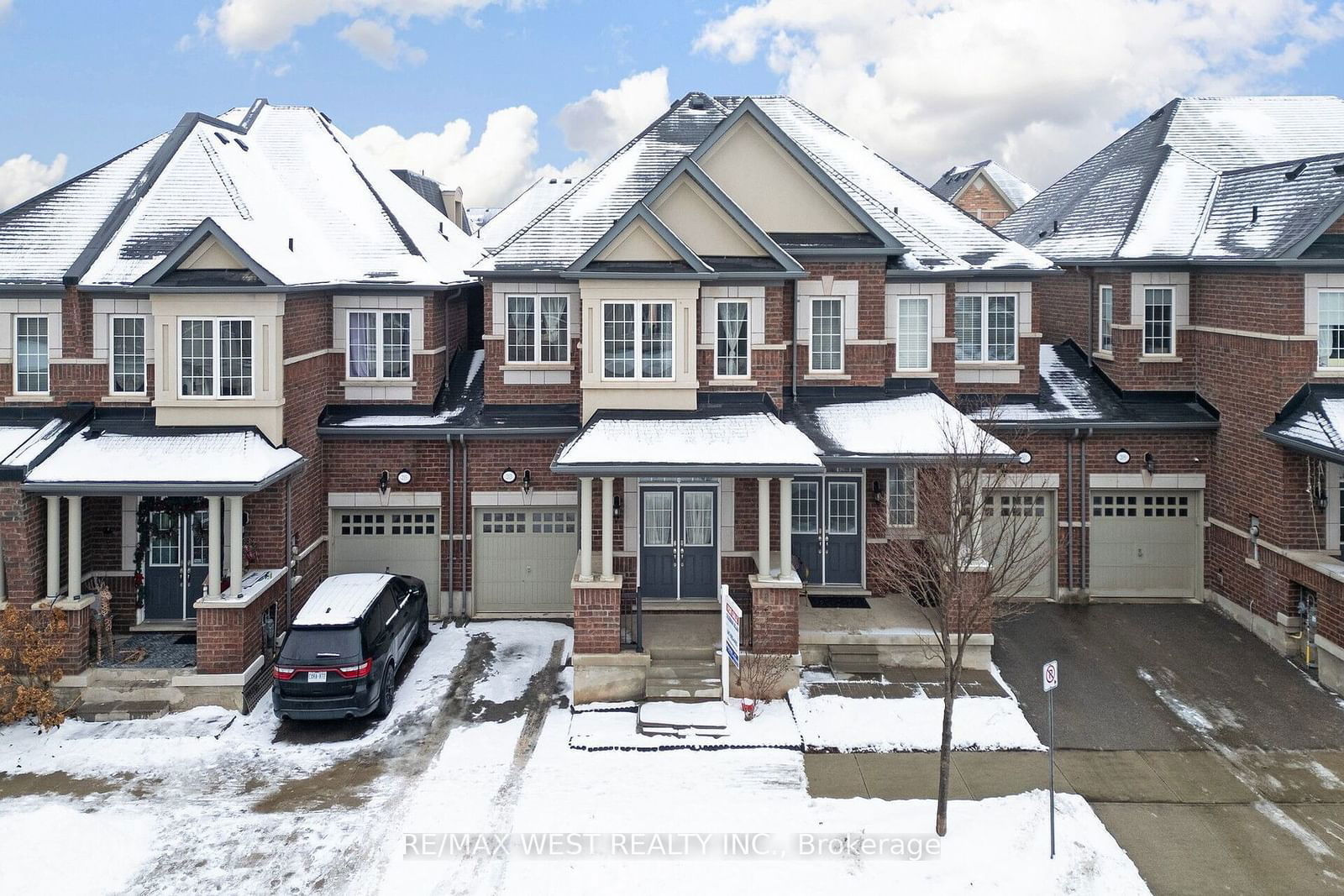 Townhouse for sale at 213 Sarah Cline Drive, Oakville, Rural Oakville, L6M 0T8 - MLS: W11957042