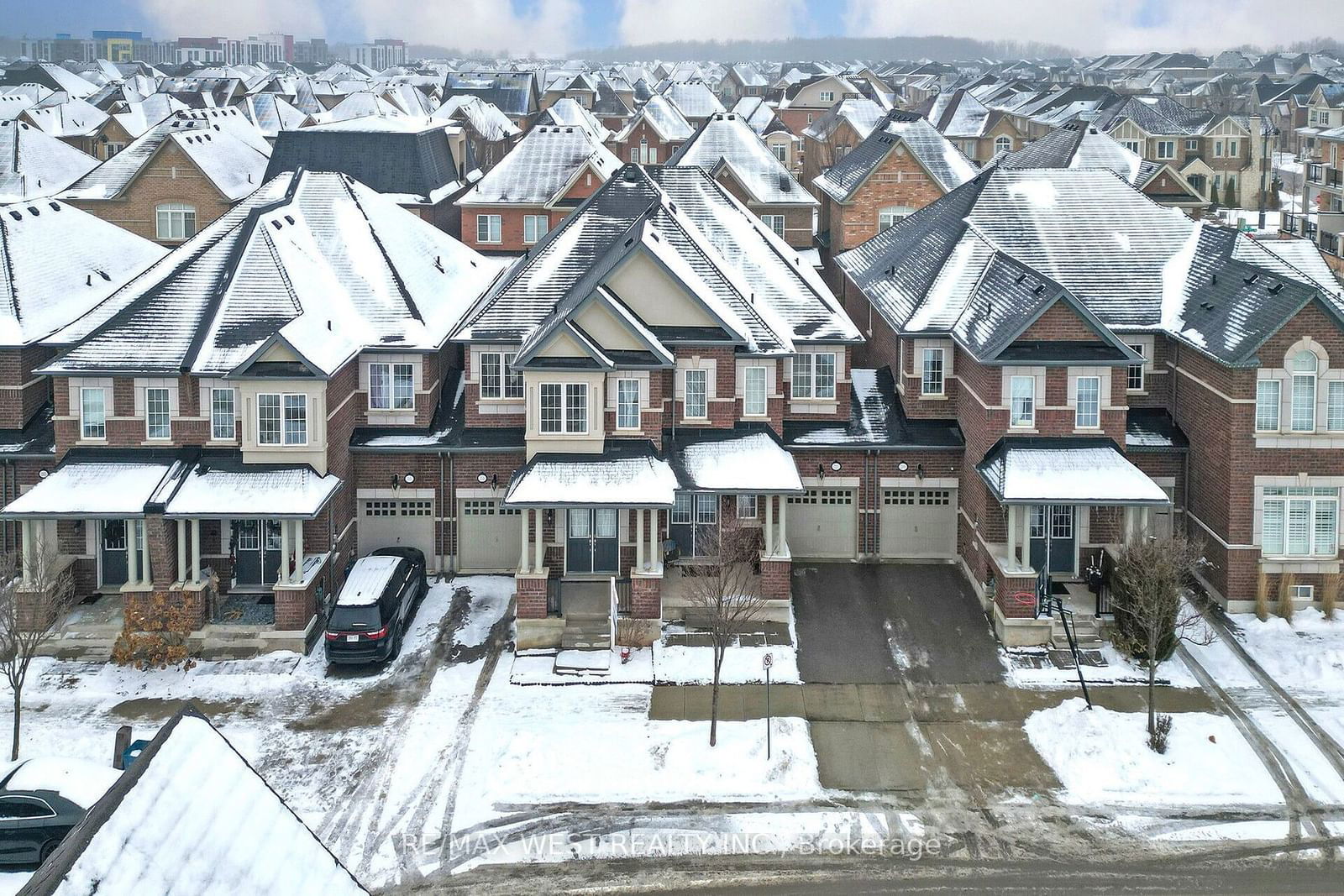 Townhouse for sale at 213 Sarah Cline Drive, Oakville, Rural Oakville, L6M 0T8 - MLS: W11957042