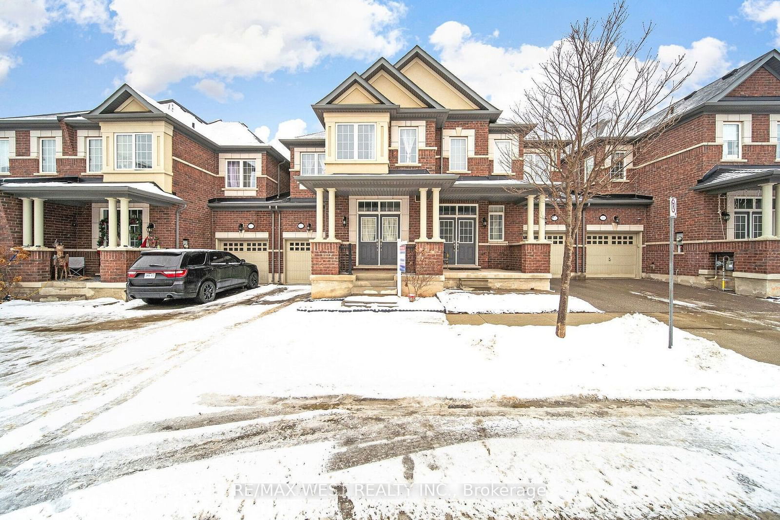 Townhouse for sale at 213 Sarah Cline Drive, Oakville, Rural Oakville, L6M 0T8 - MLS: W11957042