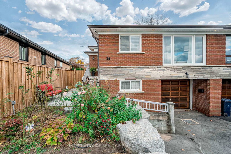 26 Dellbrook Cres, Toronto, M9L 1E2 | Image 2