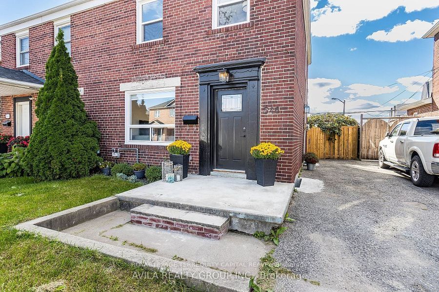 Semi-Detached House for lease at Upper-546 Old Weston Road, Toronto, Weston-Pellam Park, M6N 3B1 - MLS: W11957355