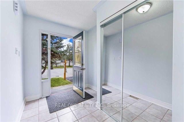 Townhouse sold at 64-1292 Sherwood Mills Boulevard, Mississauga, East Credit, L5V 2G8 - MLS: W11957939