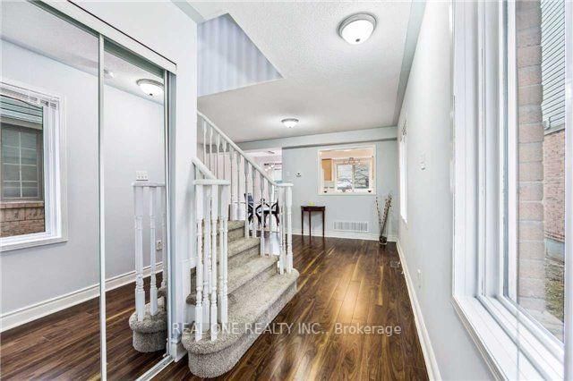 Townhouse sold at 64-1292 Sherwood Mills Boulevard, Mississauga, East Credit, L5V 2G8 - MLS: W11957939