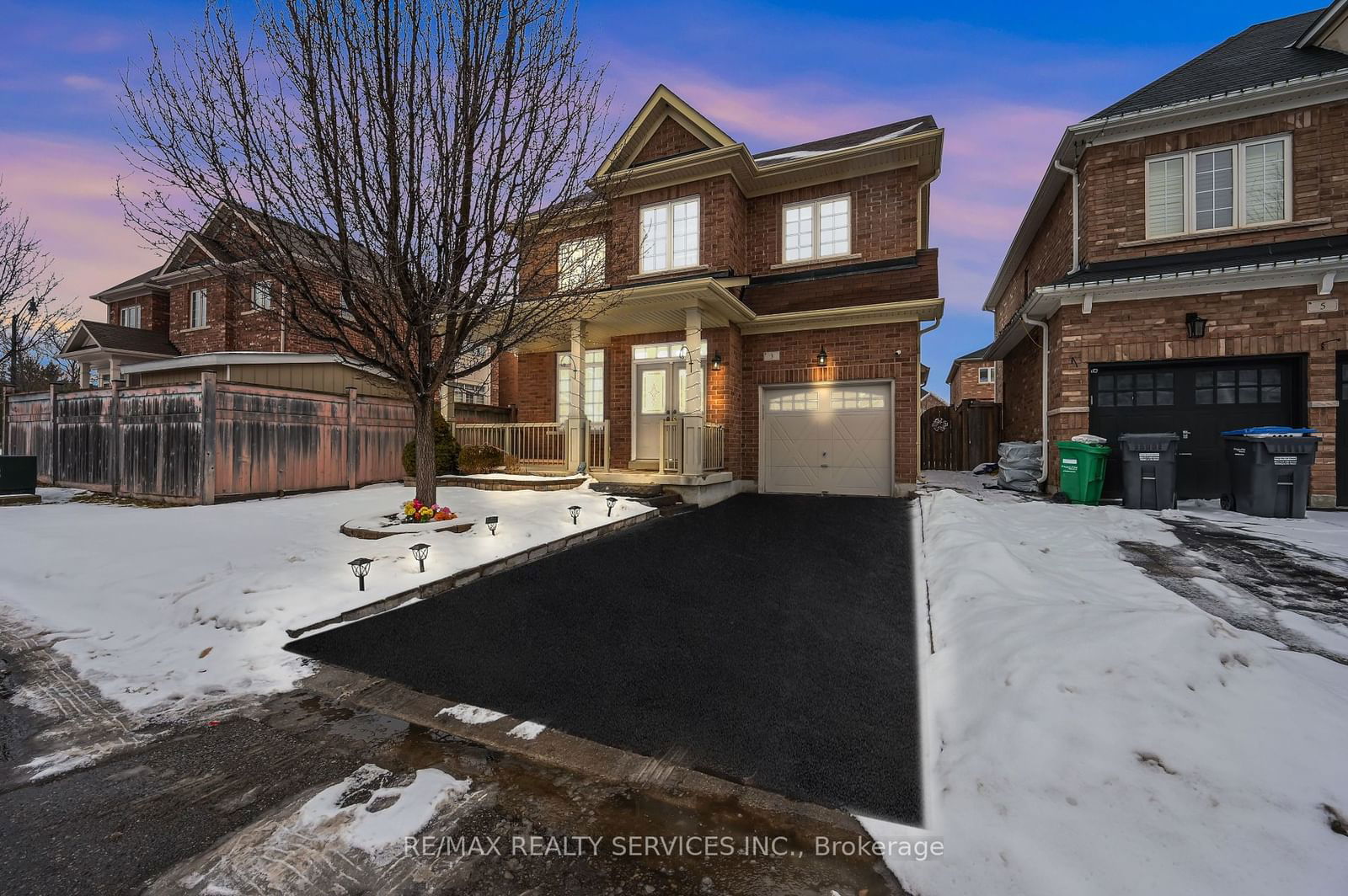 Detached House for sale at 3 Bellcrest Road, Brampton, Credit Valley, L6Y 2M7 - MLS: W11957969