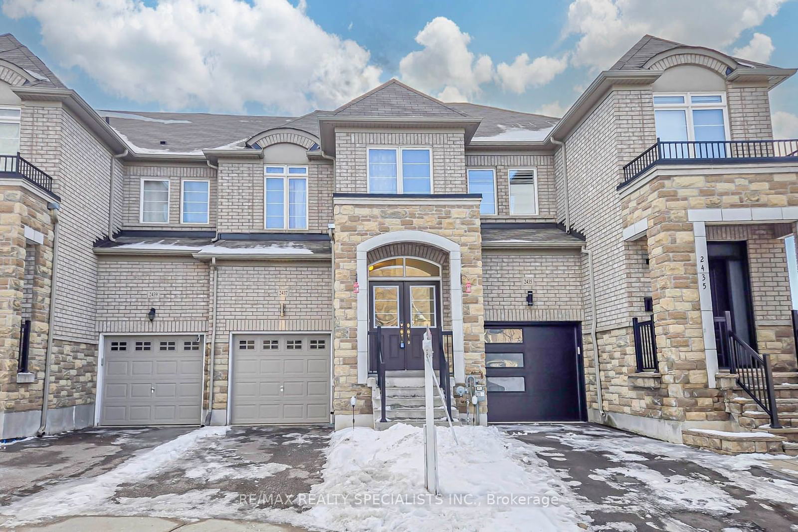 Townhouse for sale at 2437 OLD BROMPTON Way, Oakville, West Oak Trails, L6M 0J6 - MLS: W11957986