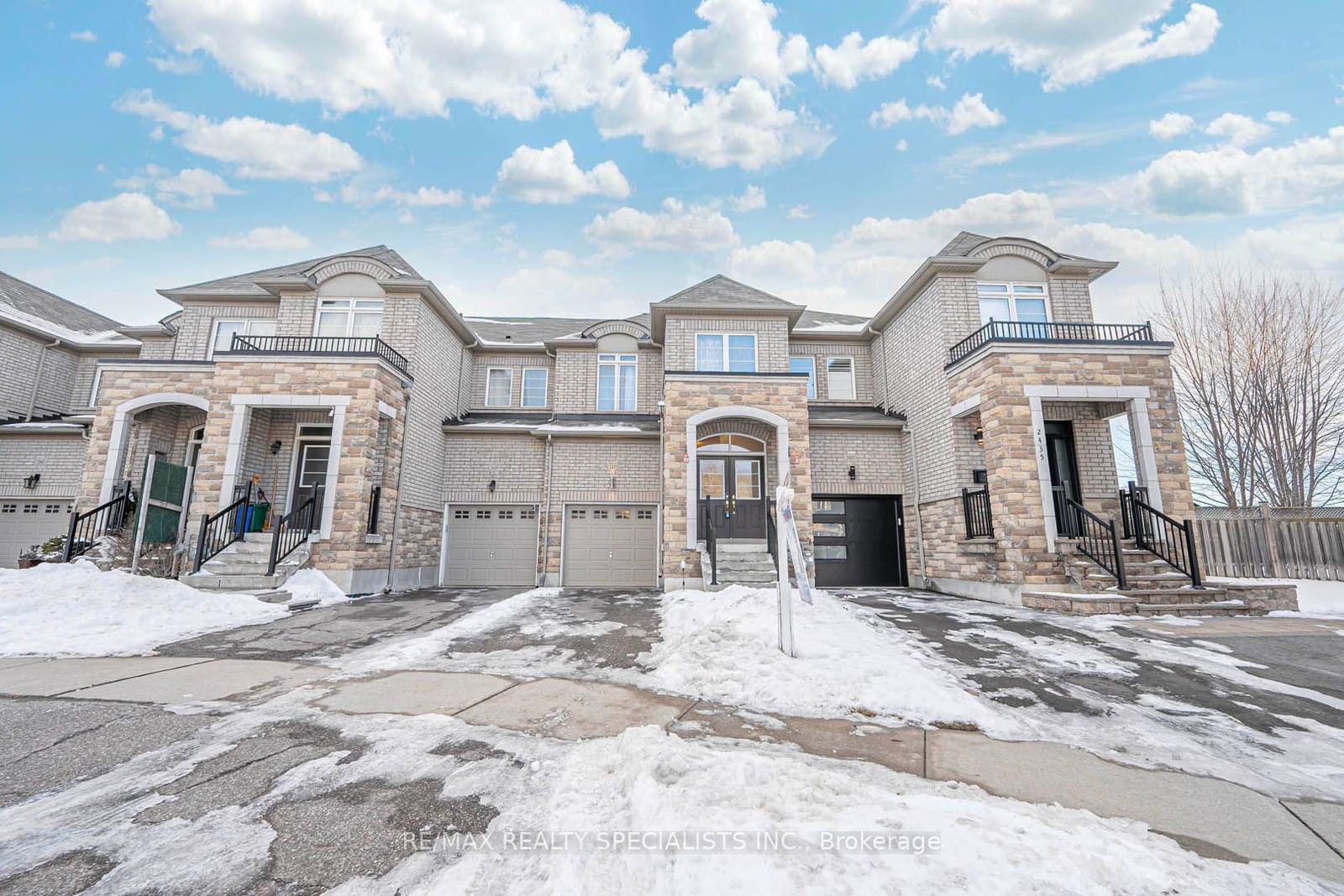 Townhouse for sale at 2437 OLD BROMPTON Way, Oakville, West Oak Trails, L6M 0J6 - MLS: W11957986