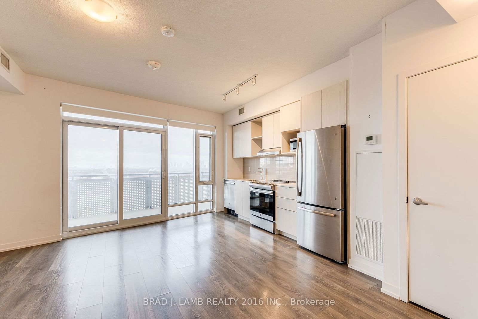 Condo sold at 1207-2520 Eglinton Avenue, Mississauga, Central Erin Mills, L5M 0Y4 - MLS: W11958248