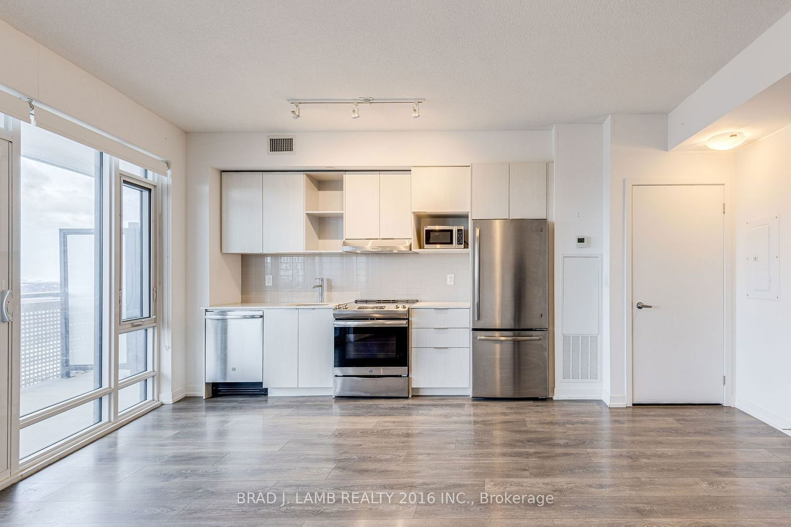 Condo sold at 1207-2520 Eglinton Avenue, Mississauga, Central Erin Mills, L5M 0Y4 - MLS: W11958248