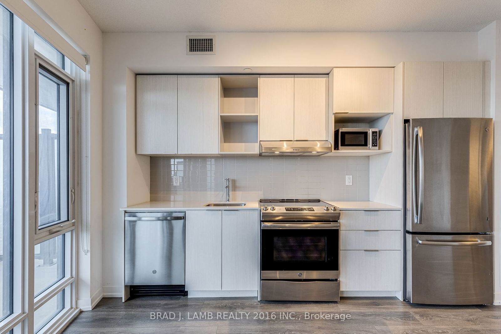 Condo sold at 1207-2520 Eglinton Avenue, Mississauga, Central Erin Mills, L5M 0Y4 - MLS: W11958248