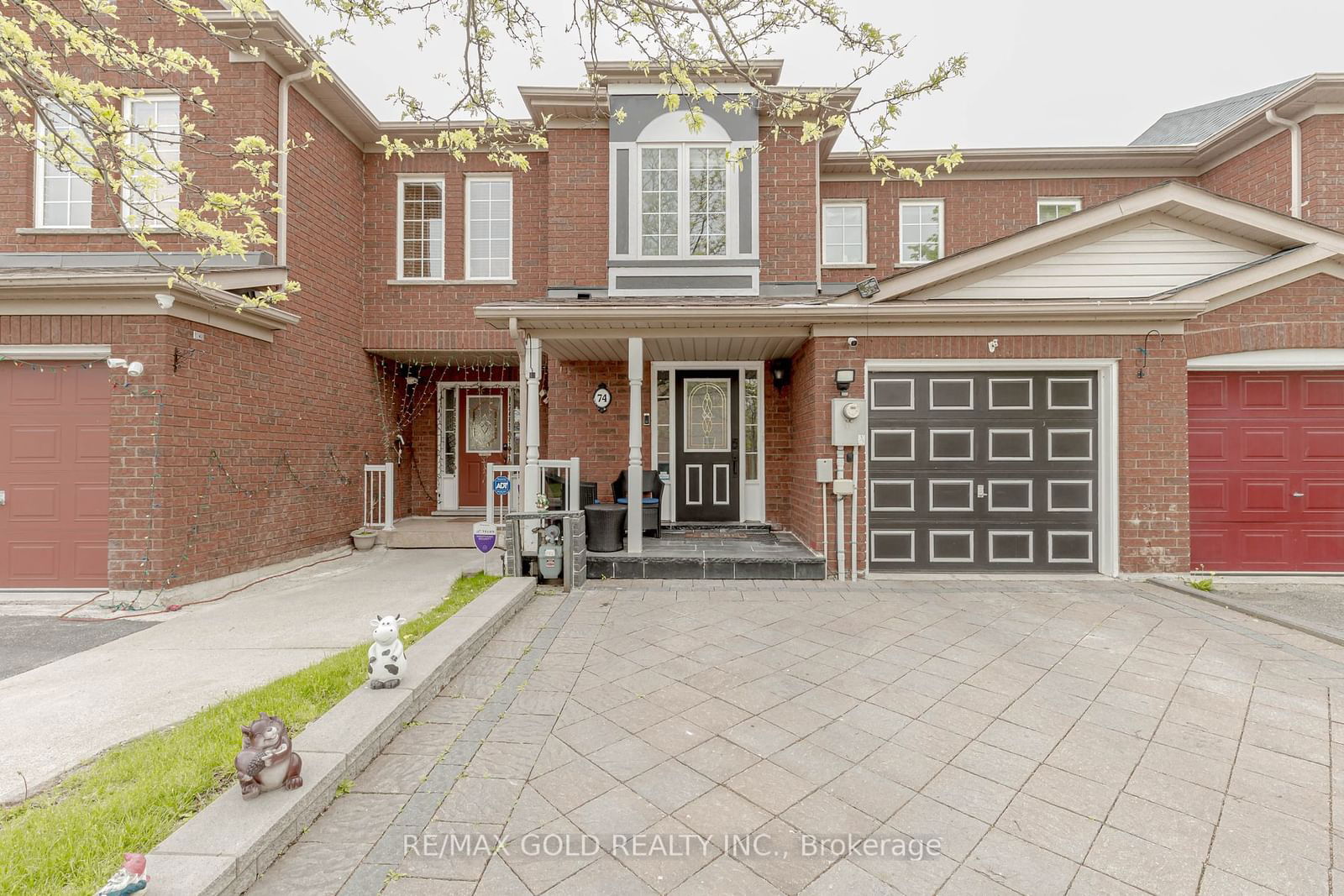 Townhouse for sale at 74 Monaco Court, Brampton, Fletcher's Meadow, L7A 1X5 - MLS: W11958333