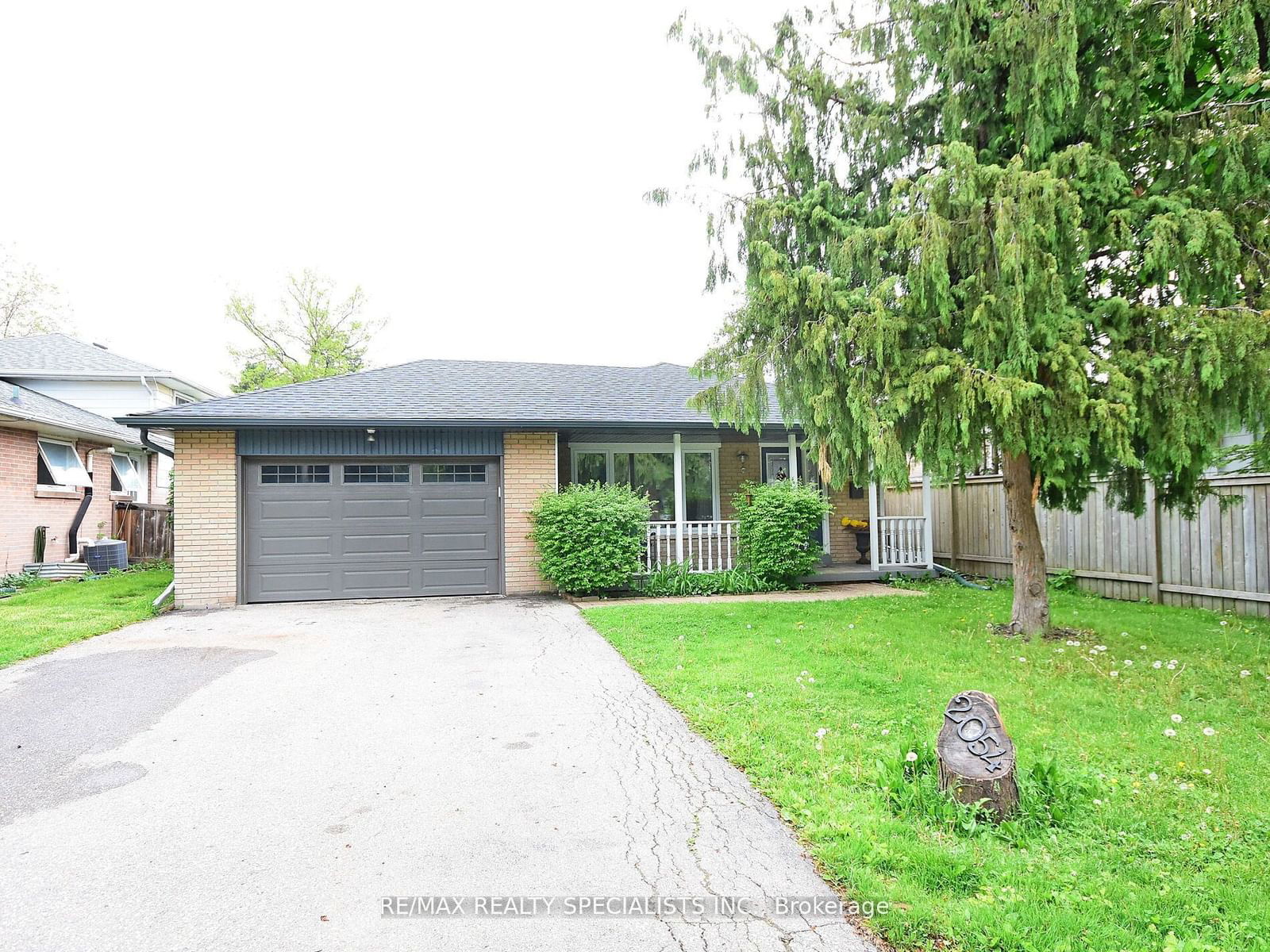 Detached House for sale at 2054 Davebrook Road, Mississauga, Clarkson, L5J 3M5 - MLS: W11958337