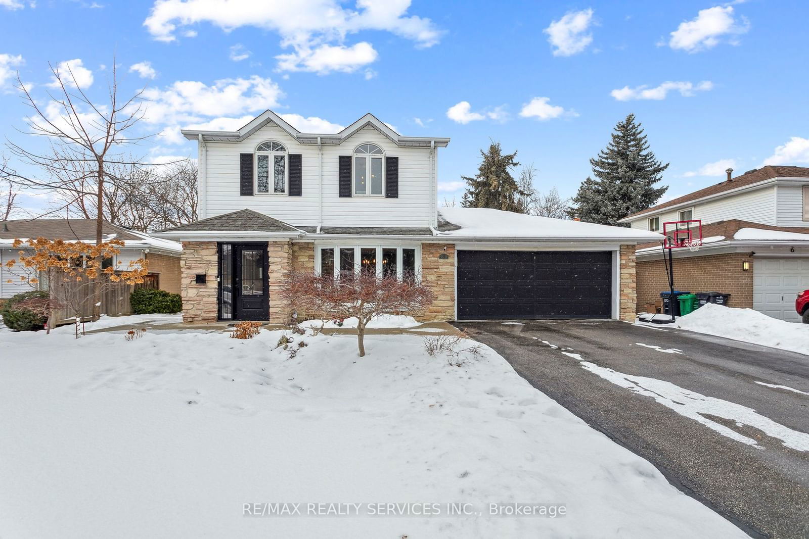 Detached House for sale at 8 Derwent Avenue, Brampton, Brampton East, L6W 1K2 - MLS: W11958383