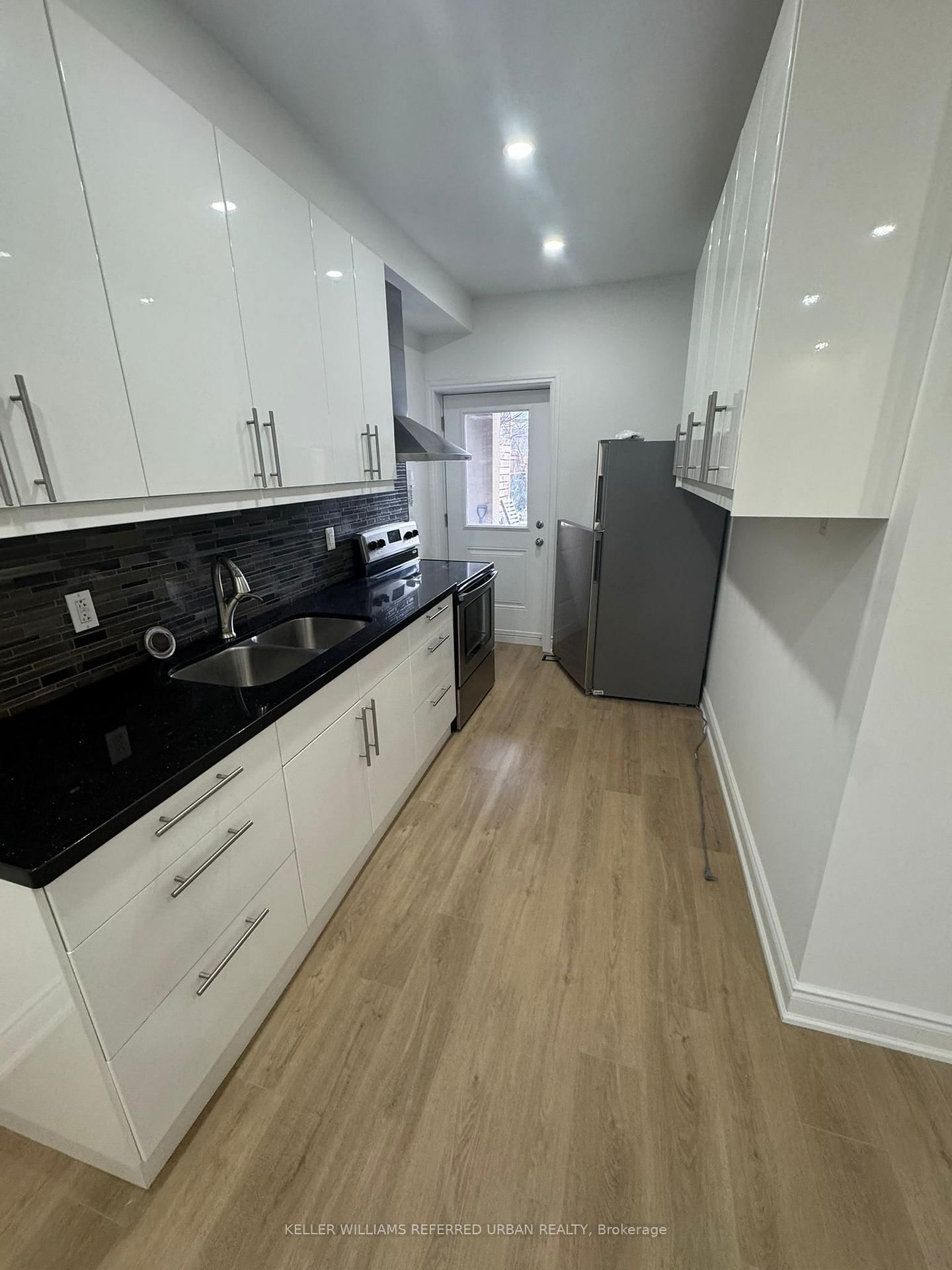 Semi-Detached House for lease at 1st Floor-2037 Davenport Road, Toronto, Weston-Pellam Park, M6N 1C5 - MLS: W11958782