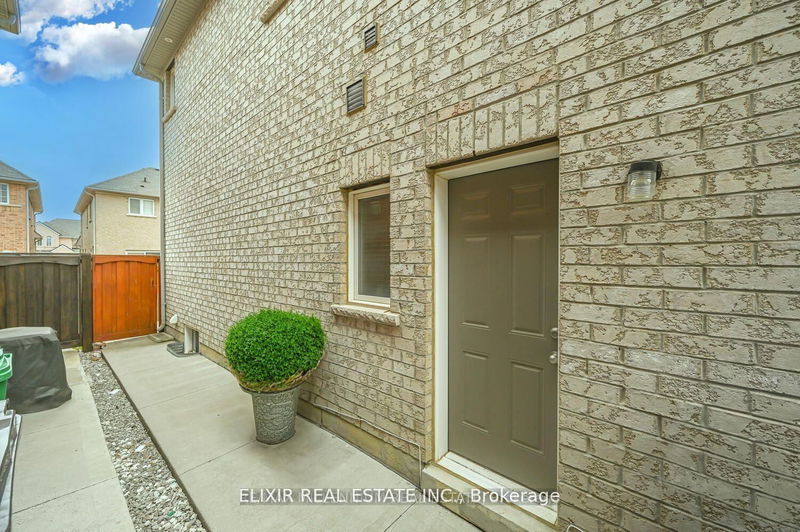 home for lease on 55 Daden Oaks Drive