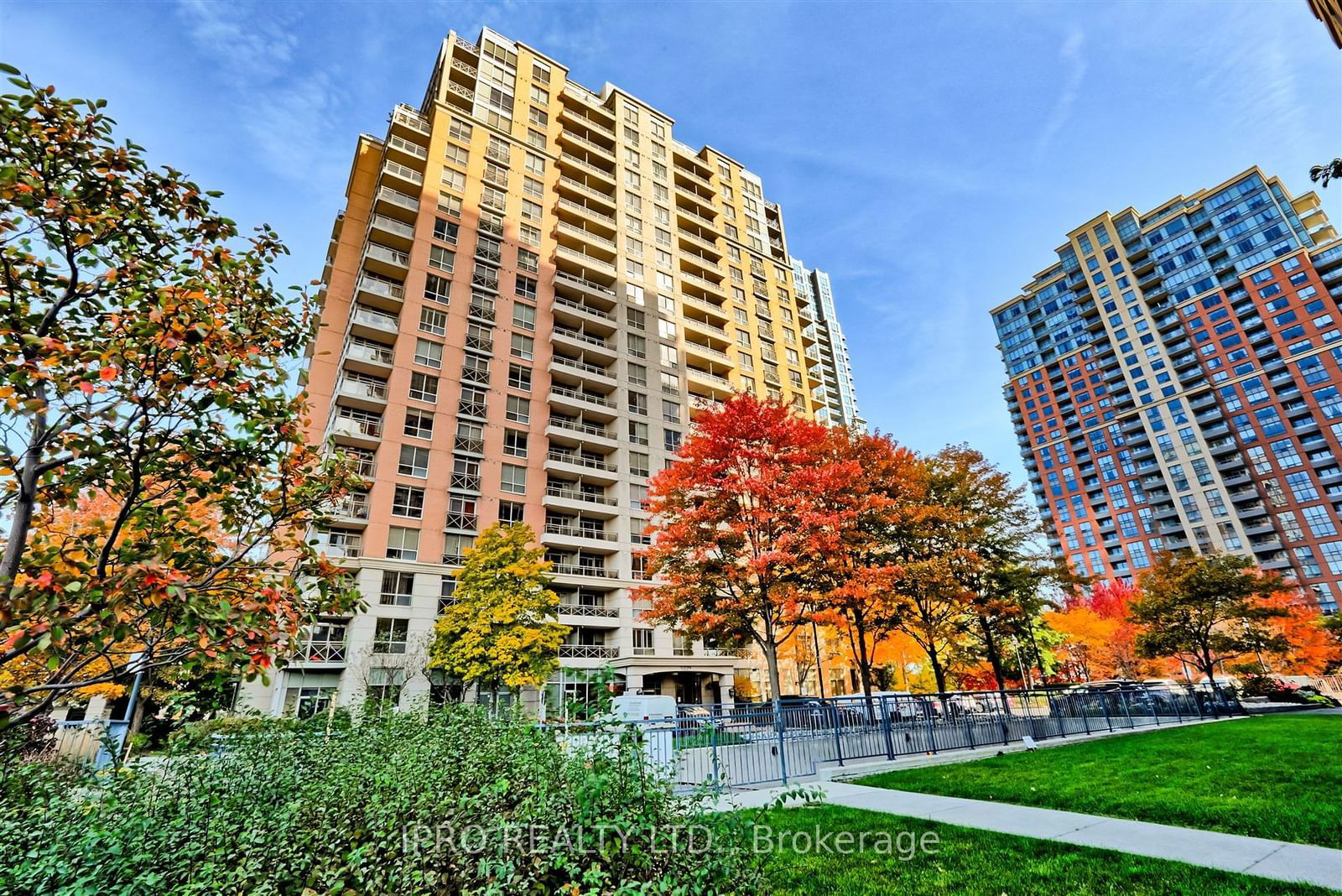 Condo leased at 2008-5229 Dundas Street, Toronto, Islington-City Centre West, M9B 6L9 - MLS: W11959126