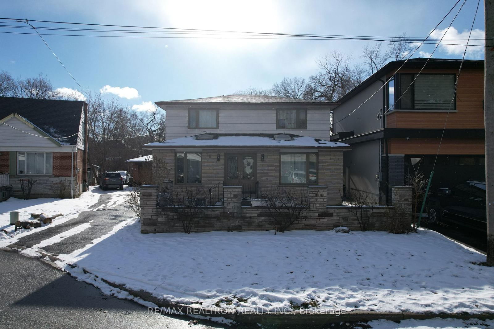 Detached House for sale at 16 Fox Pt, Toronto, Brookhaven-Amesbury, M6M 3B2 - MLS: W11959341