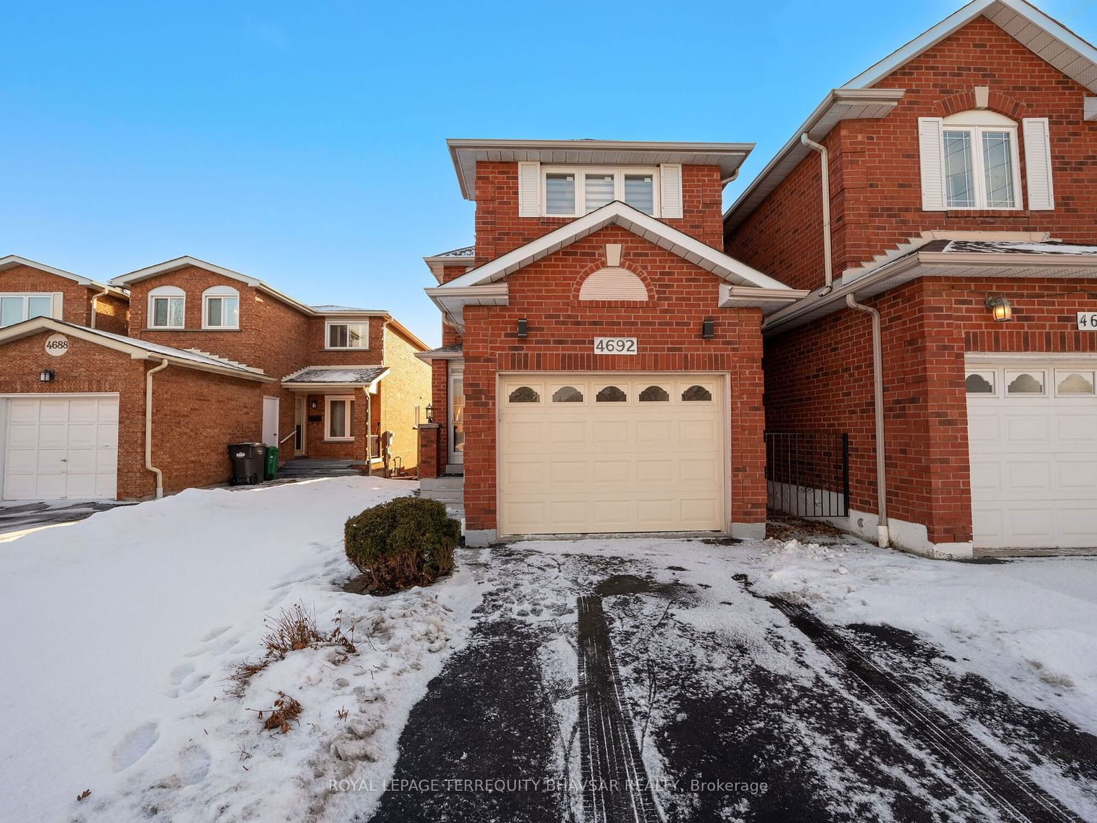 Semi-Detached House for sale at 4692 Owl Circle, Mississauga, Hurontario, L4Z 2W6 - MLS: W11959387