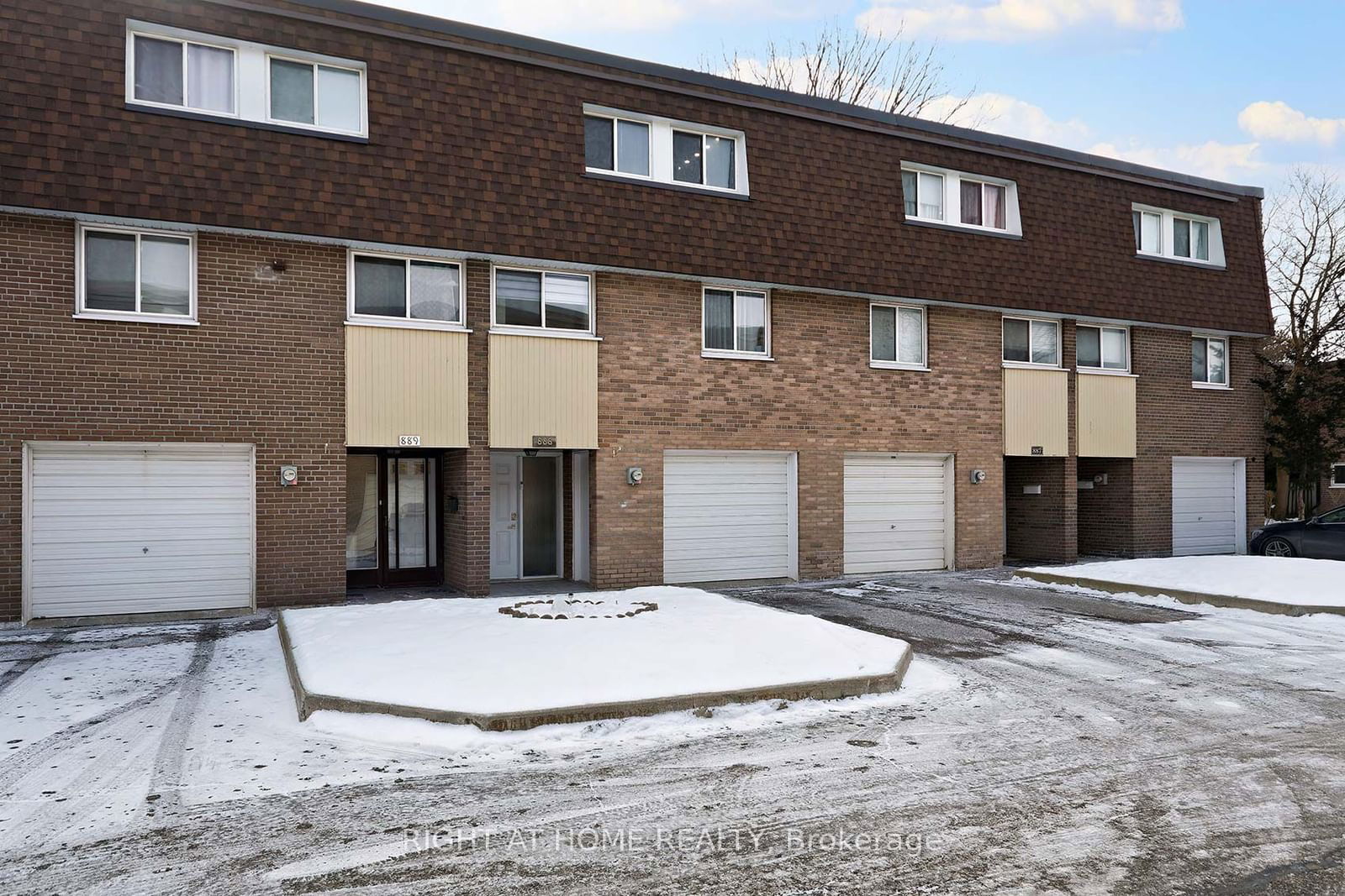 Townhouse for sale at 888-34 Tandridge Crescent, Toronto, Elms-Old Rexdale, M9W 2P2 - MLS: W11959390