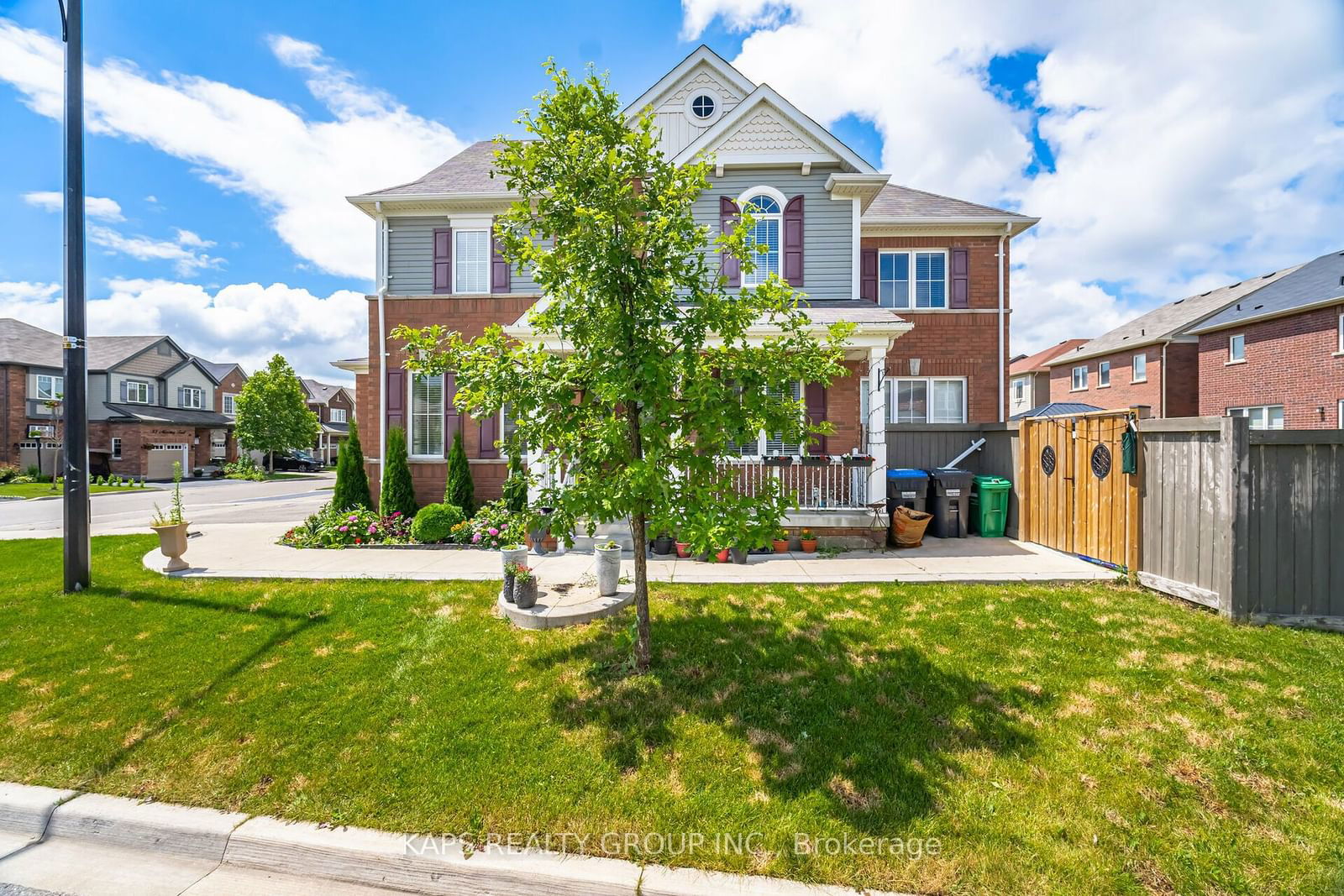 Detached House for sale at 33 Ringway Road, Brampton, Northwest Brampton, L7A 4T3 - MLS: W11959652