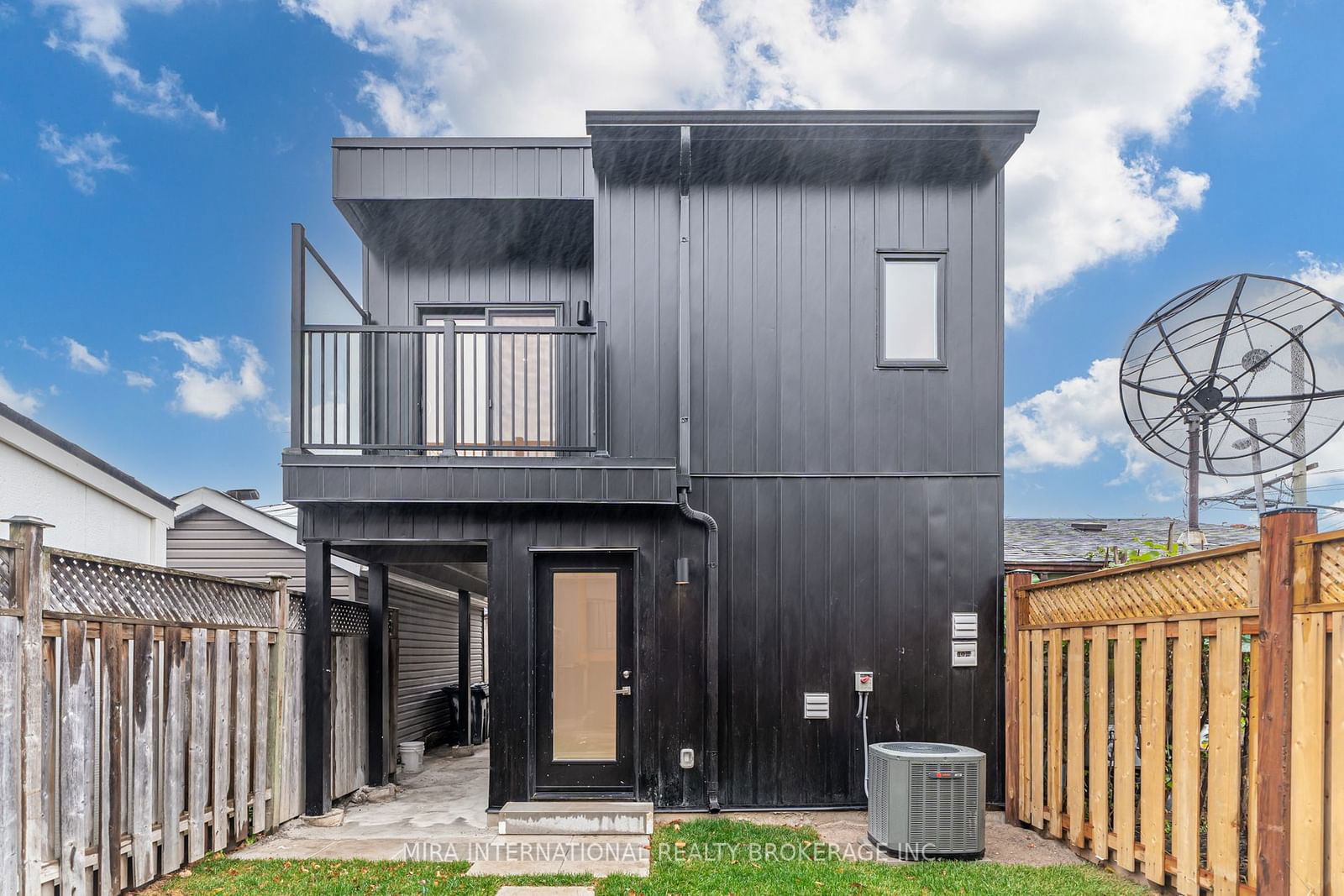 Detached House for lease at R (Laneway Suite)-231 Symington Avenue, Toronto, Dovercourt-Wallace Emerson-Junction, M6P 3W5 - MLS: W11959692